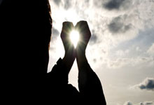 鲸鱼体育:基耶萨打门被扑,杰登-丹斯补射破门,利物浦3-0领先.